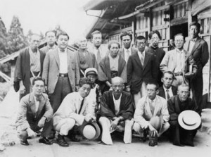 田口町長江にて：前列右端が一平（昭和3年）